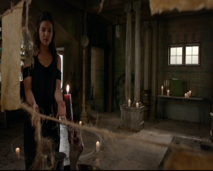 VampireDiariesWorld-dot-nl_TheOriginals_3x13HeartShapedBox0990.jpg