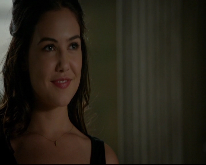 VampireDiariesWorld-dot-nl_TheOriginals_3x13HeartShapedBox1001.jpg