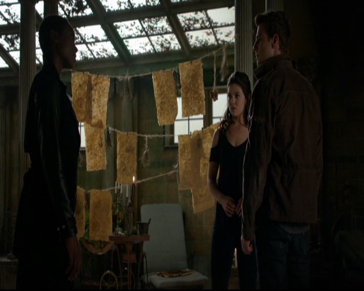 VampireDiariesWorld-dot-nl_TheOriginals_3x13HeartShapedBox1031.jpg