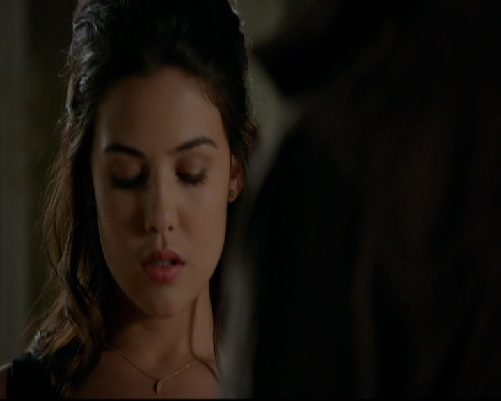 VampireDiariesWorld-dot-nl_TheOriginals_3x13HeartShapedBox1035.jpg