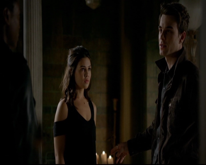 VampireDiariesWorld-dot-nl_TheOriginals_3x13HeartShapedBox1060.jpg