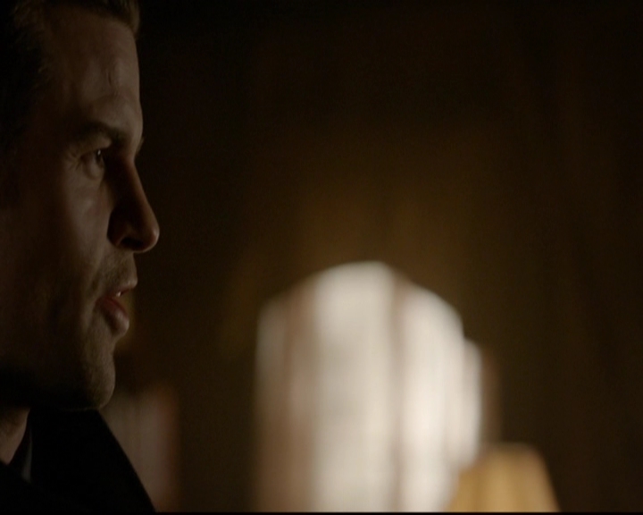 VampireDiariesWorld-dot-nl_TheOriginals_3x13HeartShapedBox1083.jpg