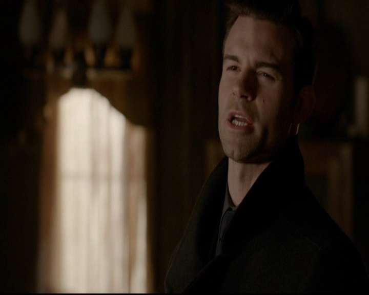 VampireDiariesWorld-dot-nl_TheOriginals_3x13HeartShapedBox1091.jpg