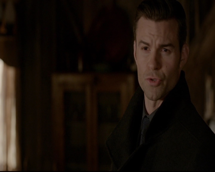 VampireDiariesWorld-dot-nl_TheOriginals_3x13HeartShapedBox1095.jpg