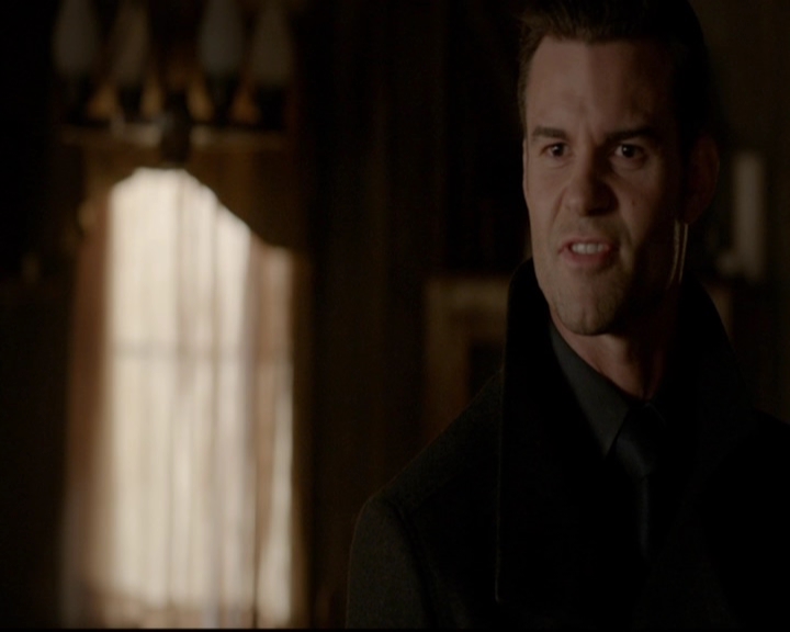 VampireDiariesWorld-dot-nl_TheOriginals_3x13HeartShapedBox1101.jpg