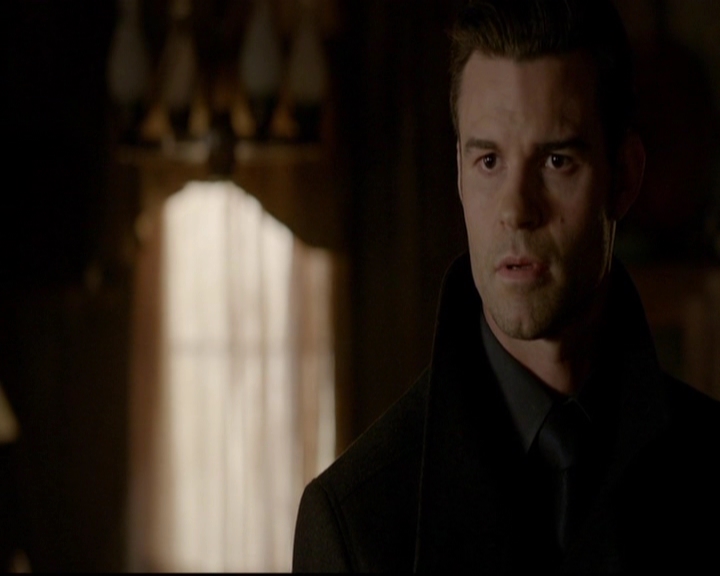 VampireDiariesWorld-dot-nl_TheOriginals_3x13HeartShapedBox1110.jpg