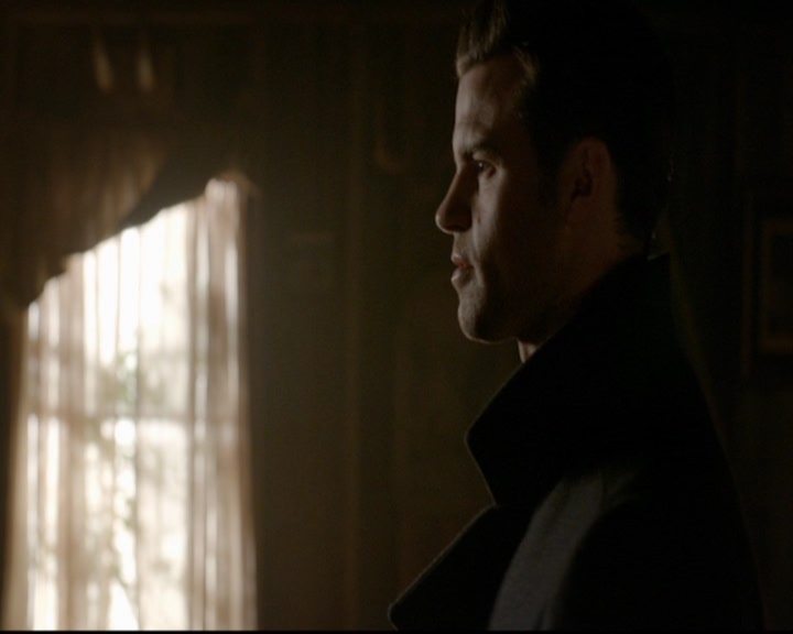 VampireDiariesWorld-dot-nl_TheOriginals_3x13HeartShapedBox1117.jpg