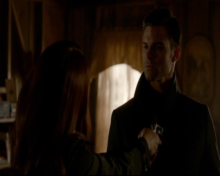 VampireDiariesWorld-dot-nl_TheOriginals_3x13HeartShapedBox1127.jpg