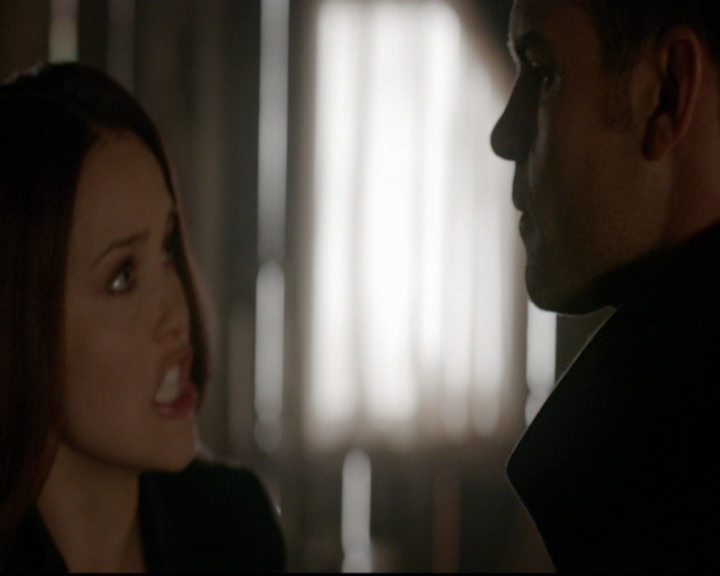 VampireDiariesWorld-dot-nl_TheOriginals_3x13HeartShapedBox1149.jpg