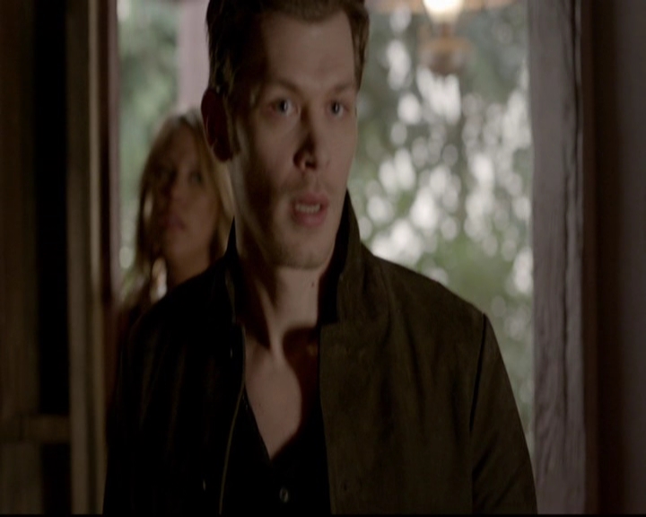 VampireDiariesWorld-dot-nl_TheOriginals_3x13HeartShapedBox1180.jpg