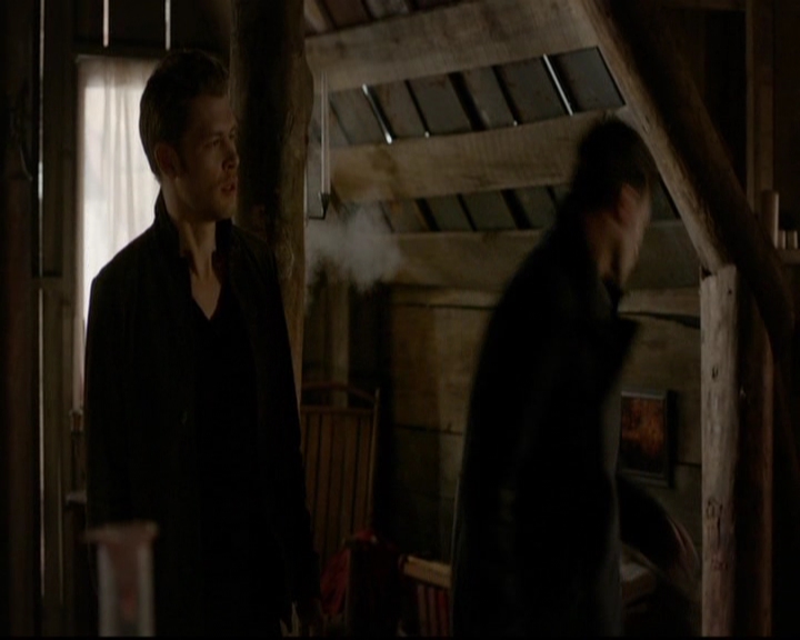 VampireDiariesWorld-dot-nl_TheOriginals_3x13HeartShapedBox1188.jpg