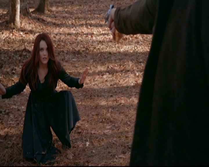 VampireDiariesWorld-dot-nl_TheOriginals_3x13HeartShapedBox1504.jpg