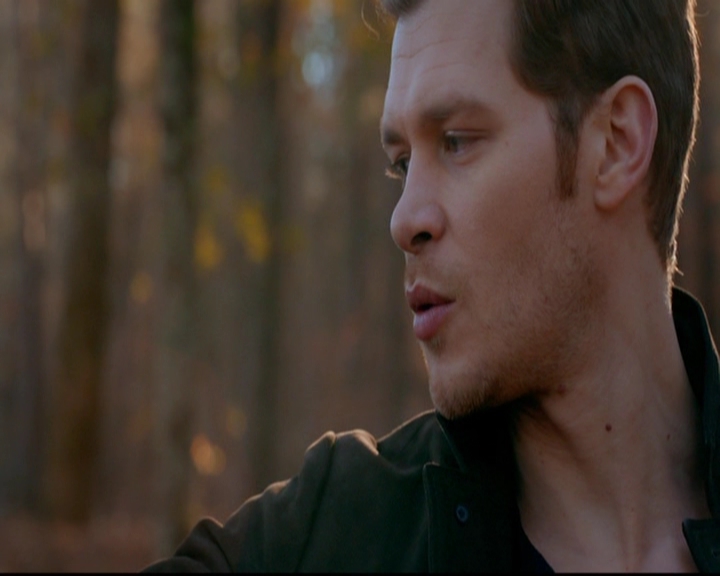 VampireDiariesWorld-dot-nl_TheOriginals_3x13HeartShapedBox1505.jpg