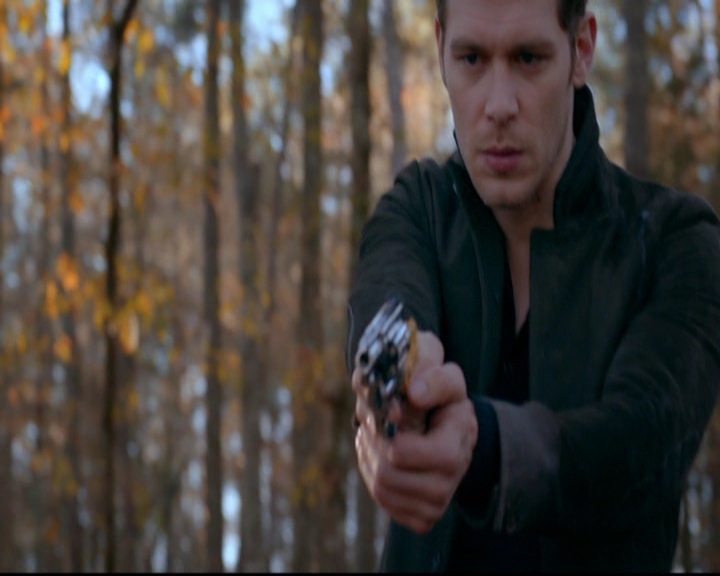 VampireDiariesWorld-dot-nl_TheOriginals_3x13HeartShapedBox1510.jpg