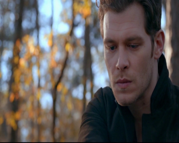 VampireDiariesWorld-dot-nl_TheOriginals_3x13HeartShapedBox1517.jpg