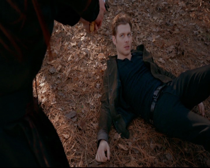 VampireDiariesWorld-dot-nl_TheOriginals_3x13HeartShapedBox1522.jpg