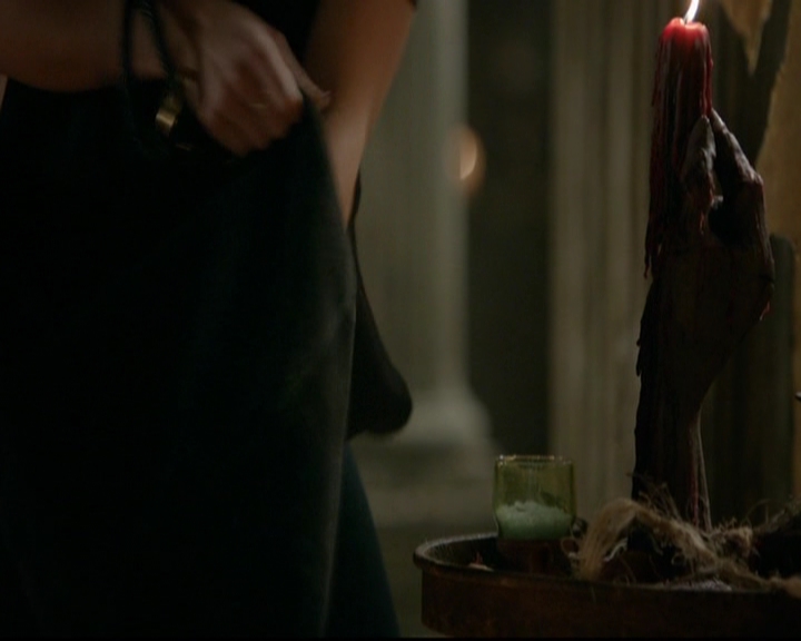 VampireDiariesWorld-dot-nl_TheOriginals_3x13HeartShapedBox1554.jpg