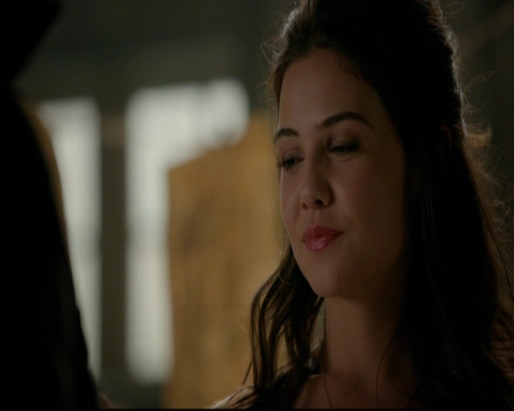 VampireDiariesWorld-dot-nl_TheOriginals_3x13HeartShapedBox1593.jpg