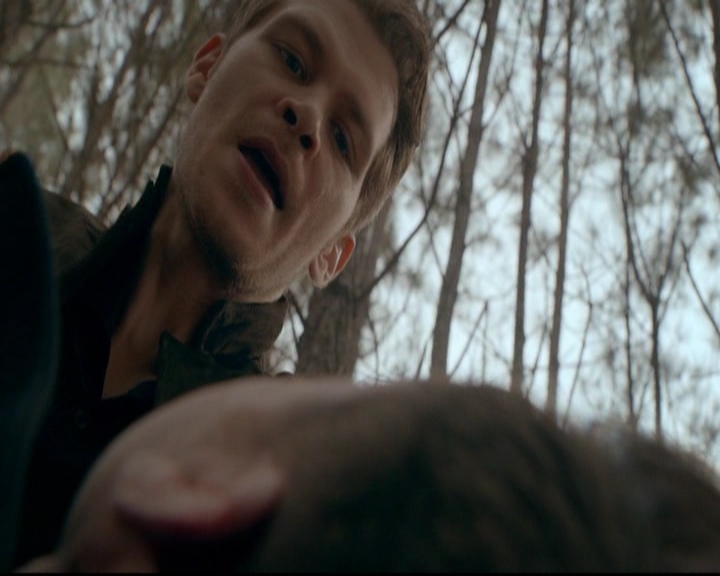 VampireDiariesWorld-dot-nl_TheOriginals_3x13HeartShapedBox1623.jpg