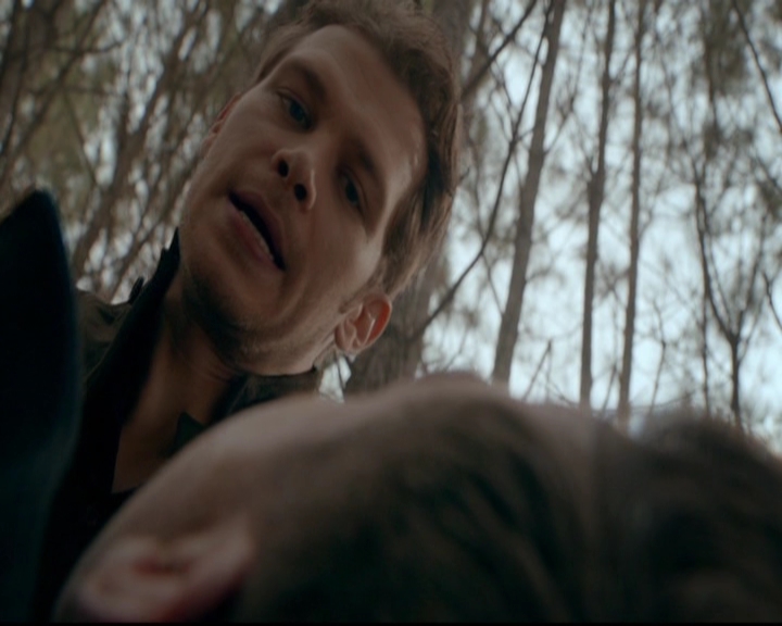 VampireDiariesWorld-dot-nl_TheOriginals_3x13HeartShapedBox1629.jpg