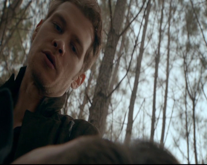 VampireDiariesWorld-dot-nl_TheOriginals_3x13HeartShapedBox1633.jpg