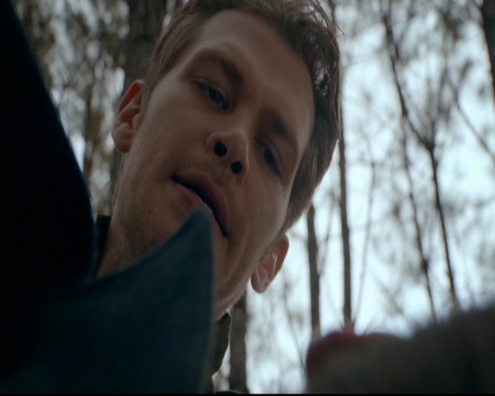 VampireDiariesWorld-dot-nl_TheOriginals_3x13HeartShapedBox1641.jpg