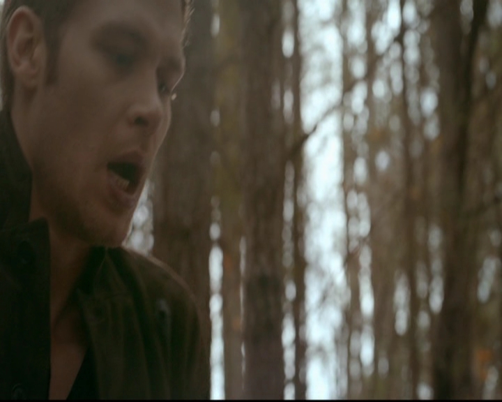 VampireDiariesWorld-dot-nl_TheOriginals_3x13HeartShapedBox1647.jpg