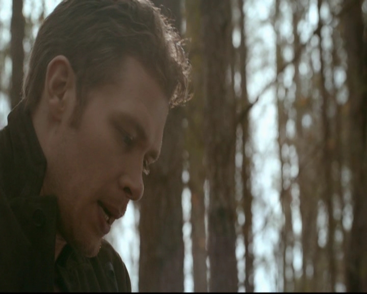 VampireDiariesWorld-dot-nl_TheOriginals_3x13HeartShapedBox1648.jpg