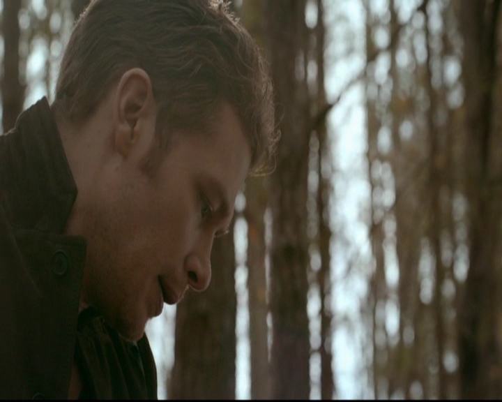 VampireDiariesWorld-dot-nl_TheOriginals_3x13HeartShapedBox1649.jpg