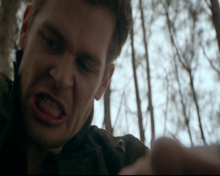 VampireDiariesWorld-dot-nl_TheOriginals_3x13HeartShapedBox1653.jpg