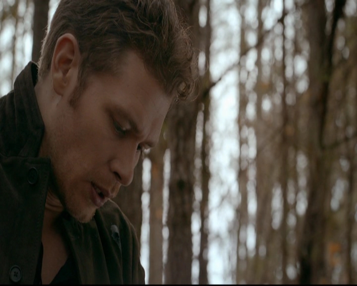 VampireDiariesWorld-dot-nl_TheOriginals_3x13HeartShapedBox1663.jpg