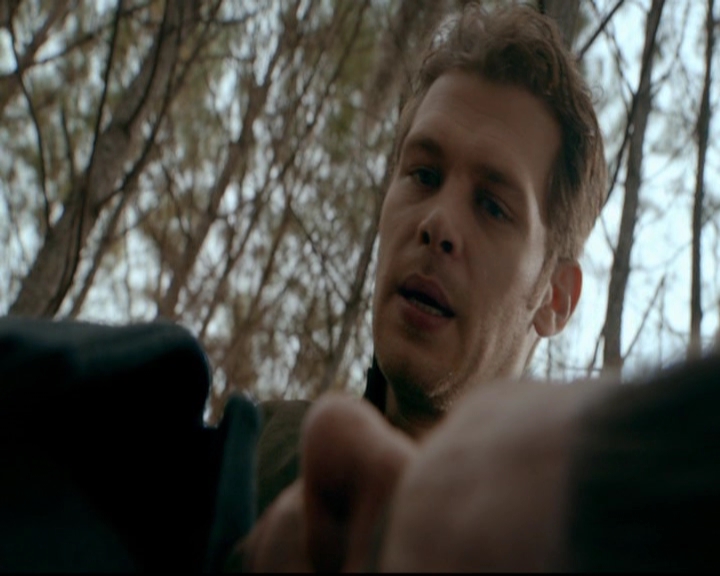 VampireDiariesWorld-dot-nl_TheOriginals_3x13HeartShapedBox1667.jpg