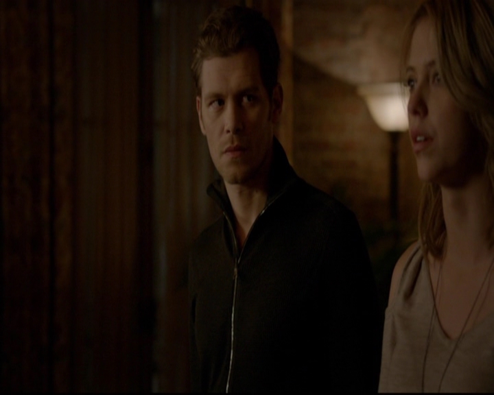 VampireDiariesWorld-dot-nl_TheOriginals_3x13HeartShapedBox2138.jpg