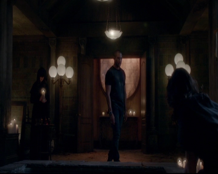 VampireDiariesWorld-dot-nl_TheOriginals_3x14AStreetcarNamedDesire1277.jpg