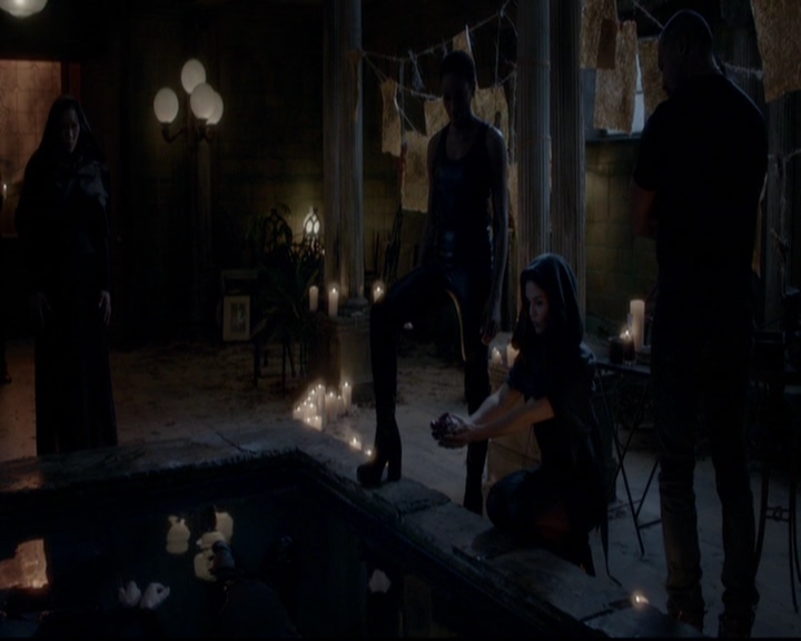 VampireDiariesWorld-dot-nl_TheOriginals_3x14AStreetcarNamedDesire1483.jpg