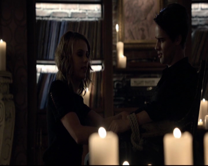 VampireDiariesWorld-dot-nl_TheOriginals_3x14AStreetcarNamedDesire1504.jpg