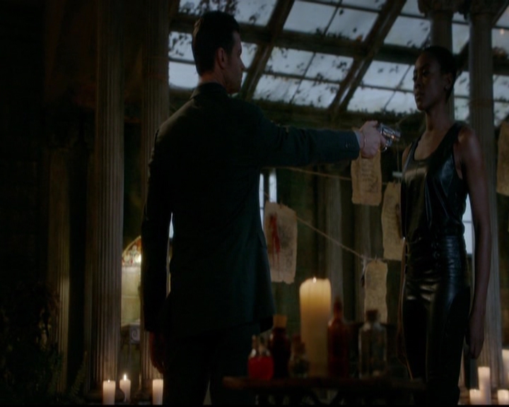 VampireDiariesWorld-dot-nl_TheOriginals_3x14AStreetcarNamedDesire1873.jpg