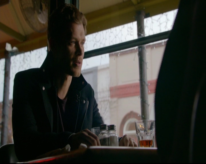 VampireDiariesWorld-dot-nl_TheOriginals_3x15AnOldFriendCalls0416.jpg