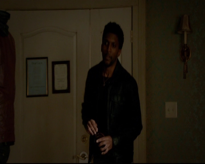 VampireDiariesWorld-dot-nl_TheOriginals_3x16AloneWithEverybody1213.jpg