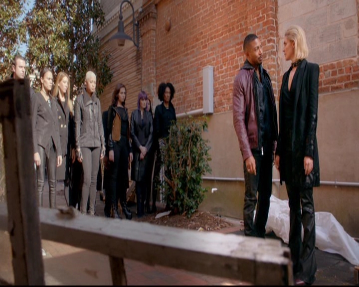 VampireDiariesWorld-dot-nl_TheOriginals_3x16AloneWithEverybody1281.jpg