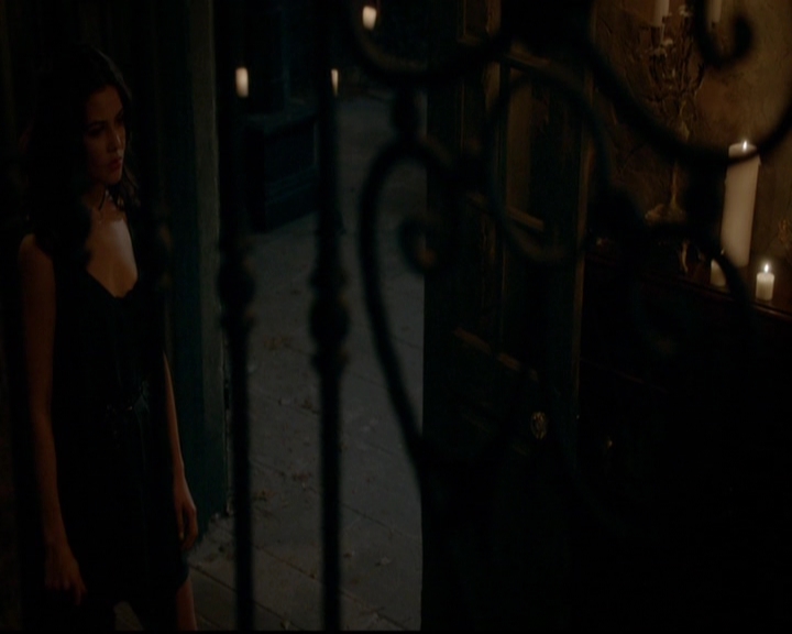 VampireDiariesWorld-dot-nl_TheOriginals_3x16AloneWithEverybody1544.jpg