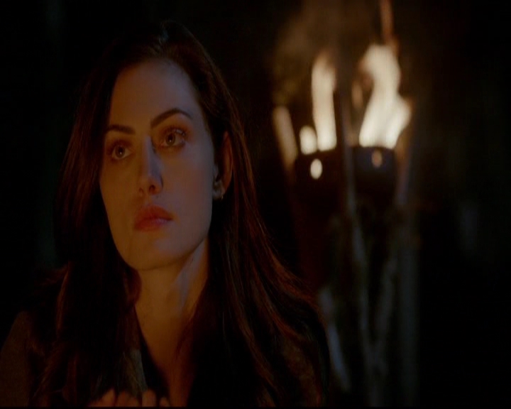 VampireDiariesWorld-dot-nl_TheOriginals_3x16AloneWithEverybody1819.jpg