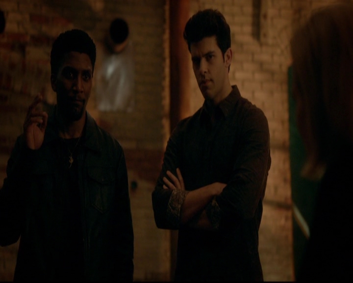 VampireDiariesWorld-dot-nl_TheOriginals_3x16AloneWithEverybody1965.jpg