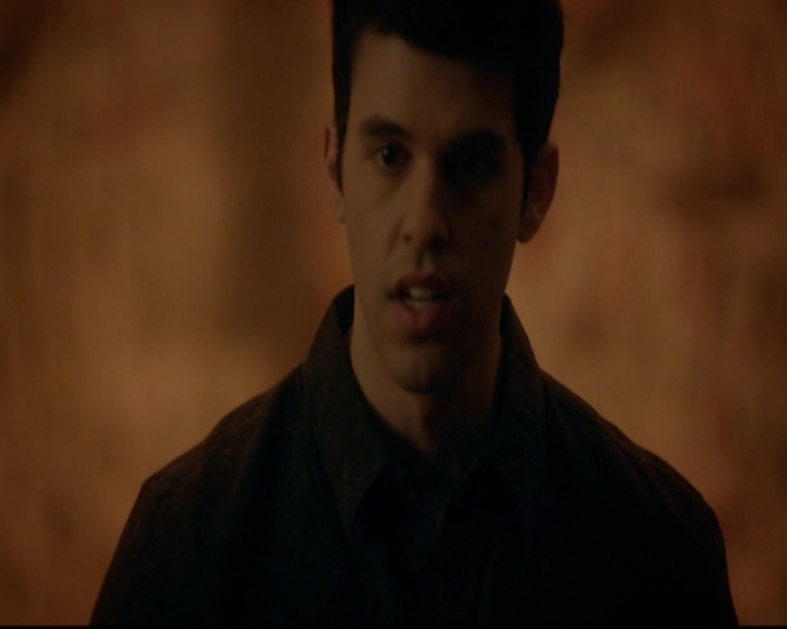 VampireDiariesWorld-dot-nl_TheOriginals_3x16AloneWithEverybody1985.jpg