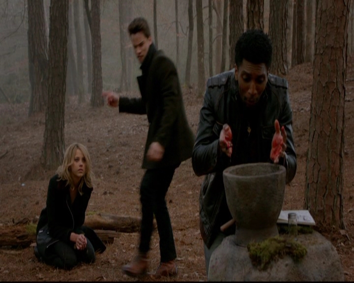 VampireDiariesWorld-dot-nl_TheOriginals_3x17BehindTheBlackHorizon0595.jpg
