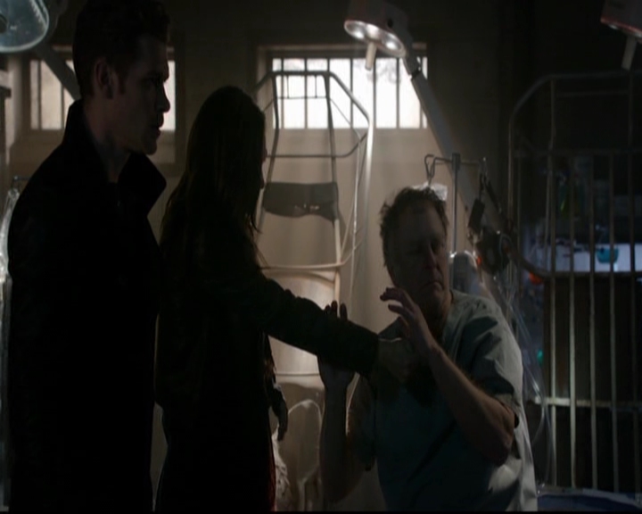 VampireDiariesWorld-dot-nl_TheOriginals_3x17BehindTheBlackHorizon1329.jpg