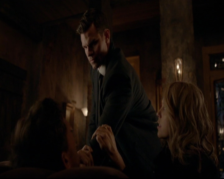 VampireDiariesWorld-dot-nl_TheOriginals_3x17BehindTheBlackHorizon1648.jpg