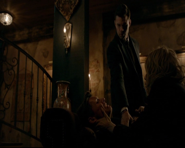 VampireDiariesWorld-dot-nl_TheOriginals_3x17BehindTheBlackHorizon1832.jpg