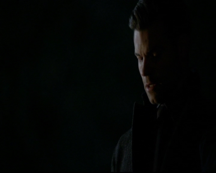 VampireDiariesWorld-dot-nl_TheOriginals_3x17BehindTheBlackHorizon1945.jpg