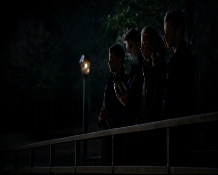 VampireDiariesWorld-dot-nl_TheOriginals_3x17BehindTheBlackHorizon1987.jpg